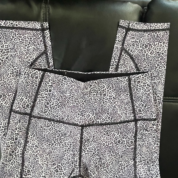 Victoria Secret workout set - Picture 6 of 6